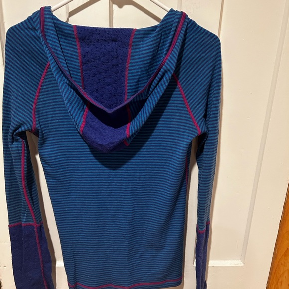 Dakini merino wool base layer with hood - Picture 2 of 7